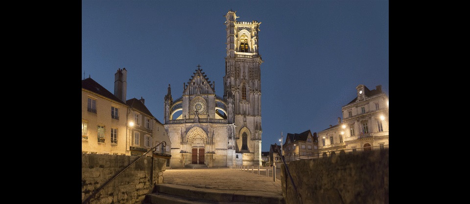 ... with its collegiate church
